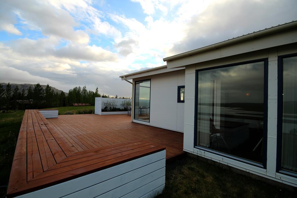 Luxury Villa With River View Laugaras Exterior foto